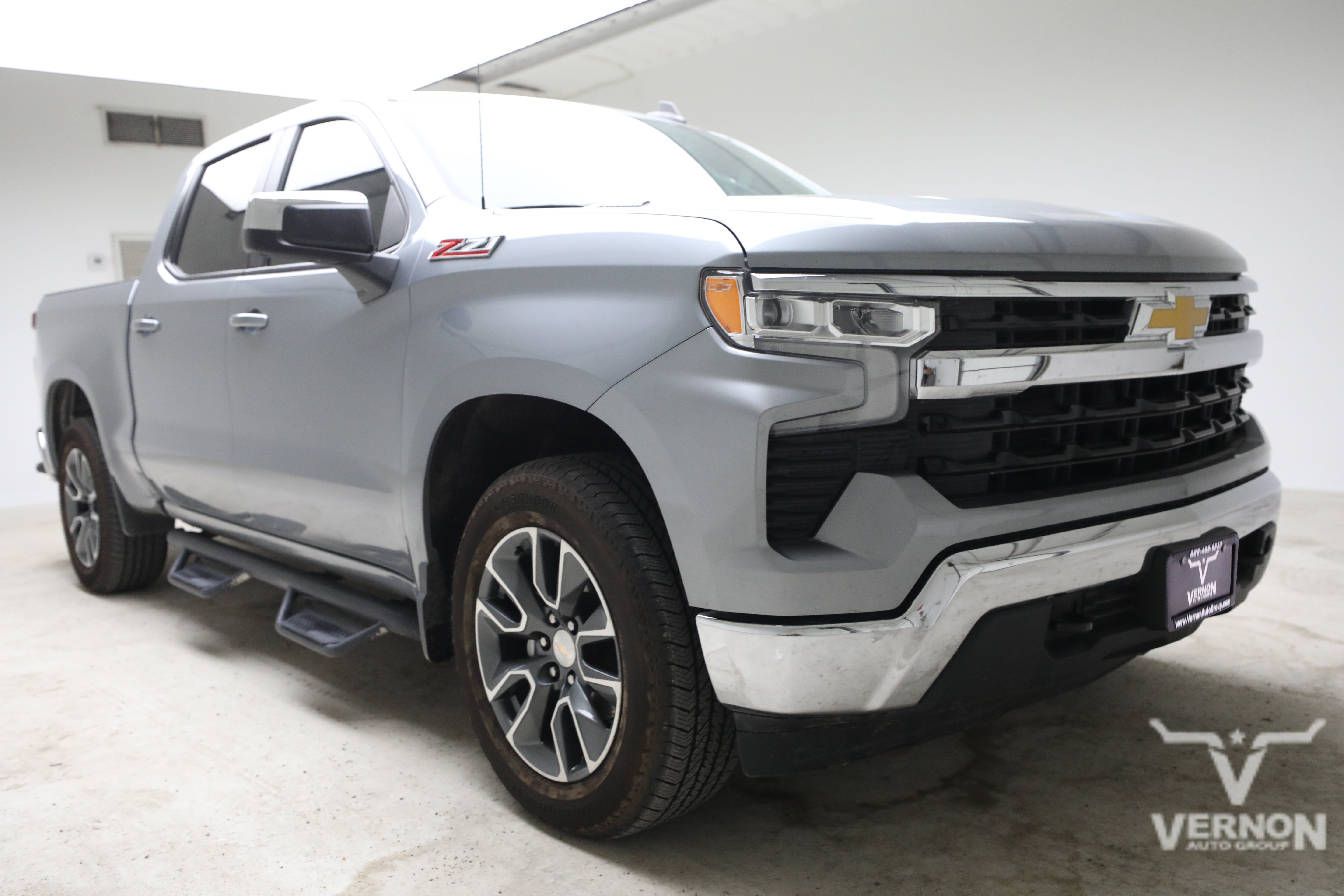 Used 2023 Chevrolet Silverado 1500 LT w/ Z71 Off-Road Package AWD/4WD image 7