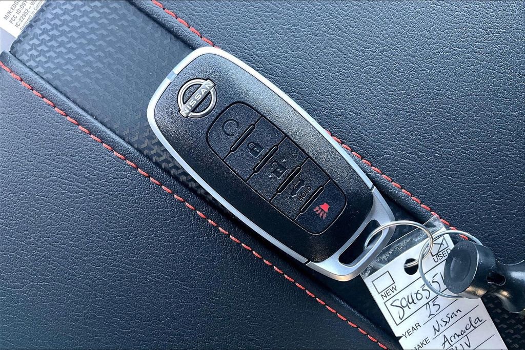 Used 2025 Nissan Armada PRO-4X w/ Pro-4X Premium Package image 13