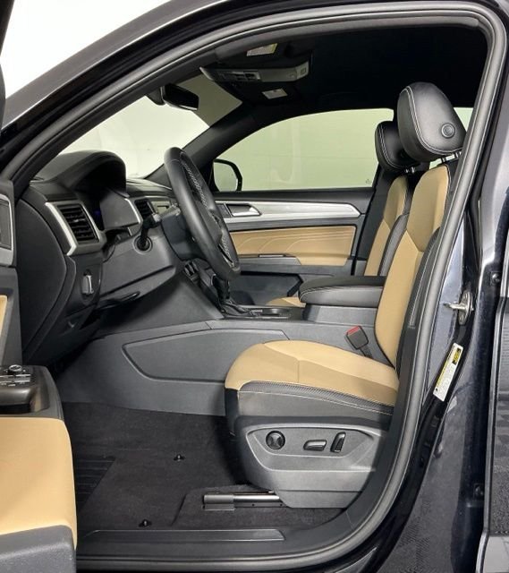 Used 2022 Volkswagen Atlas Cross Sport SE FWD image 13