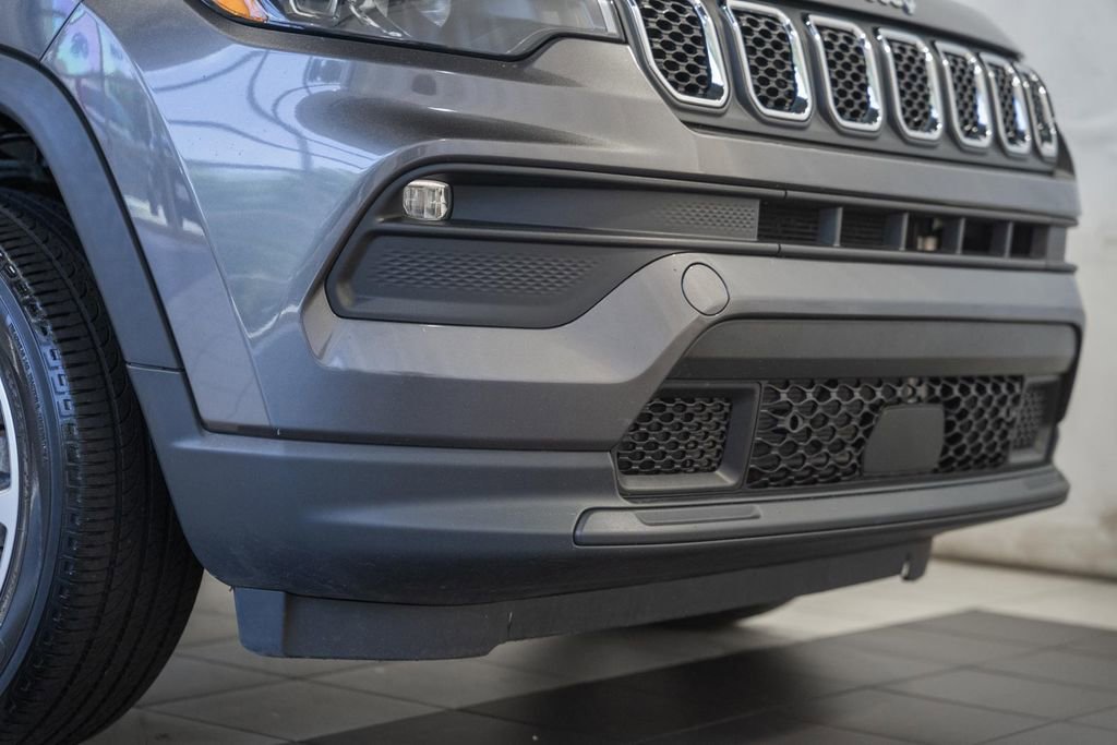 Used 2023 Jeep Compass Latitude w/ Sun and Sound Group AWD/4WD image 13