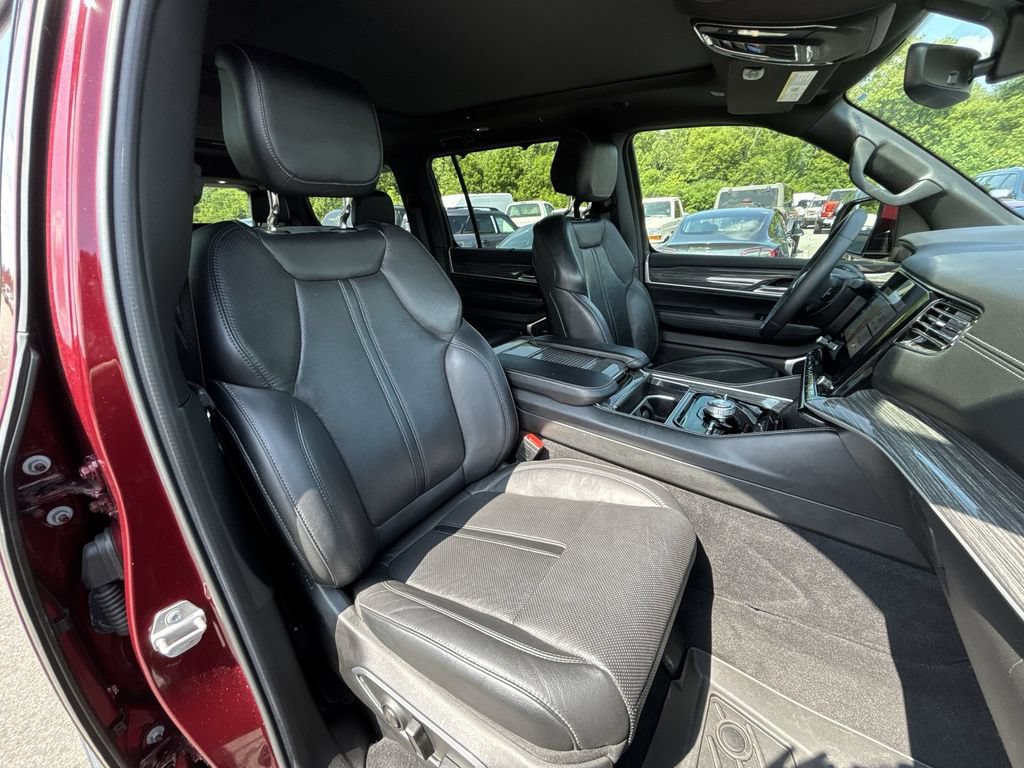Used 2022 Jeep Wagoneer Series II w/ Convenience Group I AWD/4WD image 28