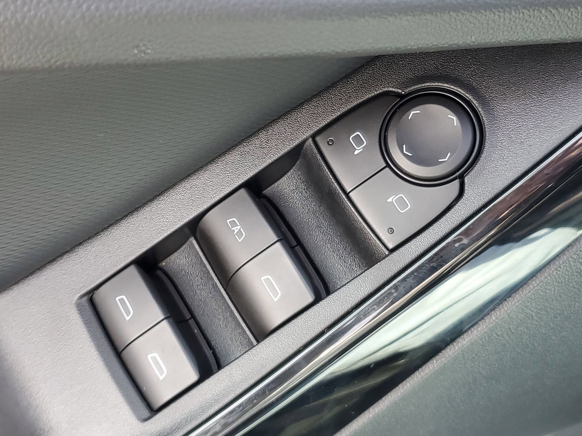 Used 2026 Chevrolet Equinox LT w/ Convenience Package II FWD image 18
