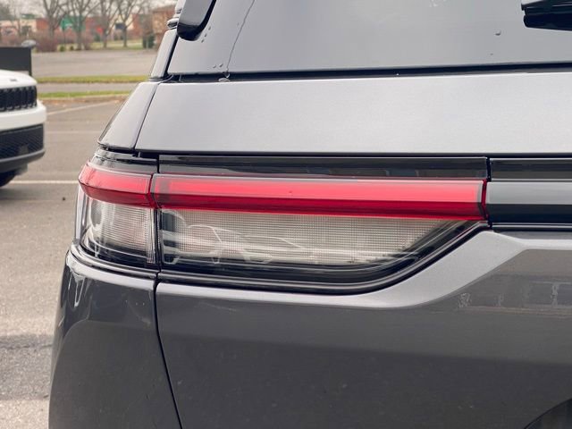 New 2025 Jeep Grand Cherokee Altitude image 13