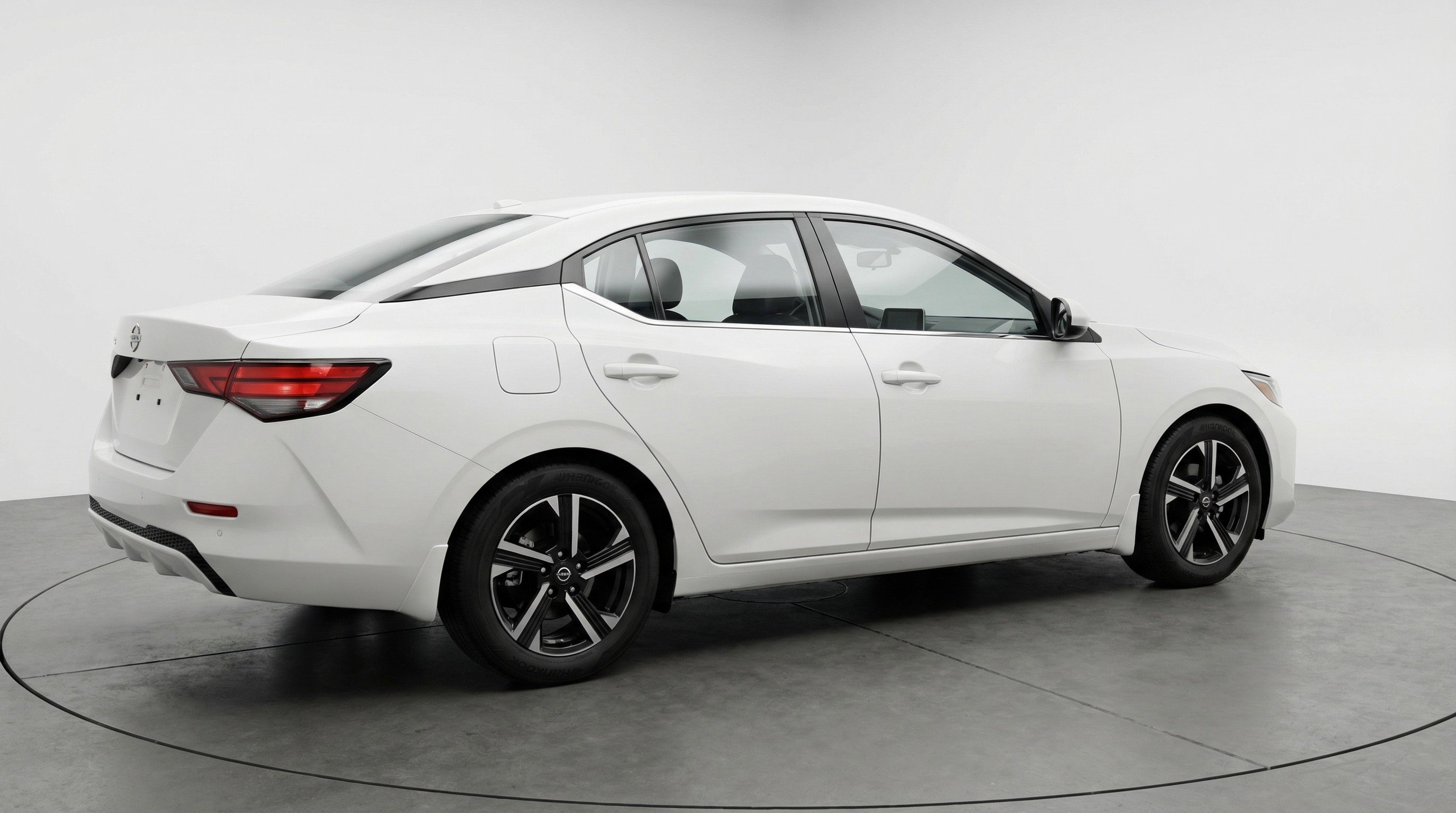 Used 2025 Nissan Sentra SV FWD image 9
