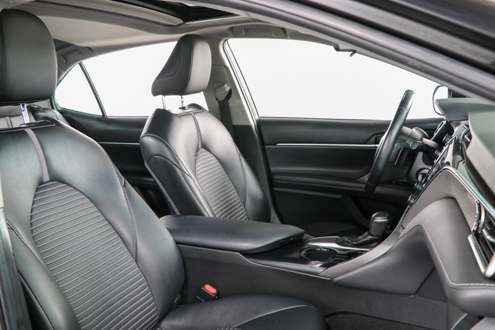 Used 2018 Toyota Camry SE w/ Moonroof Package FWD image 27