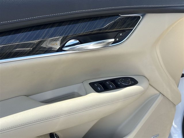 Used 2019 Cadillac XT5 FWD image 22