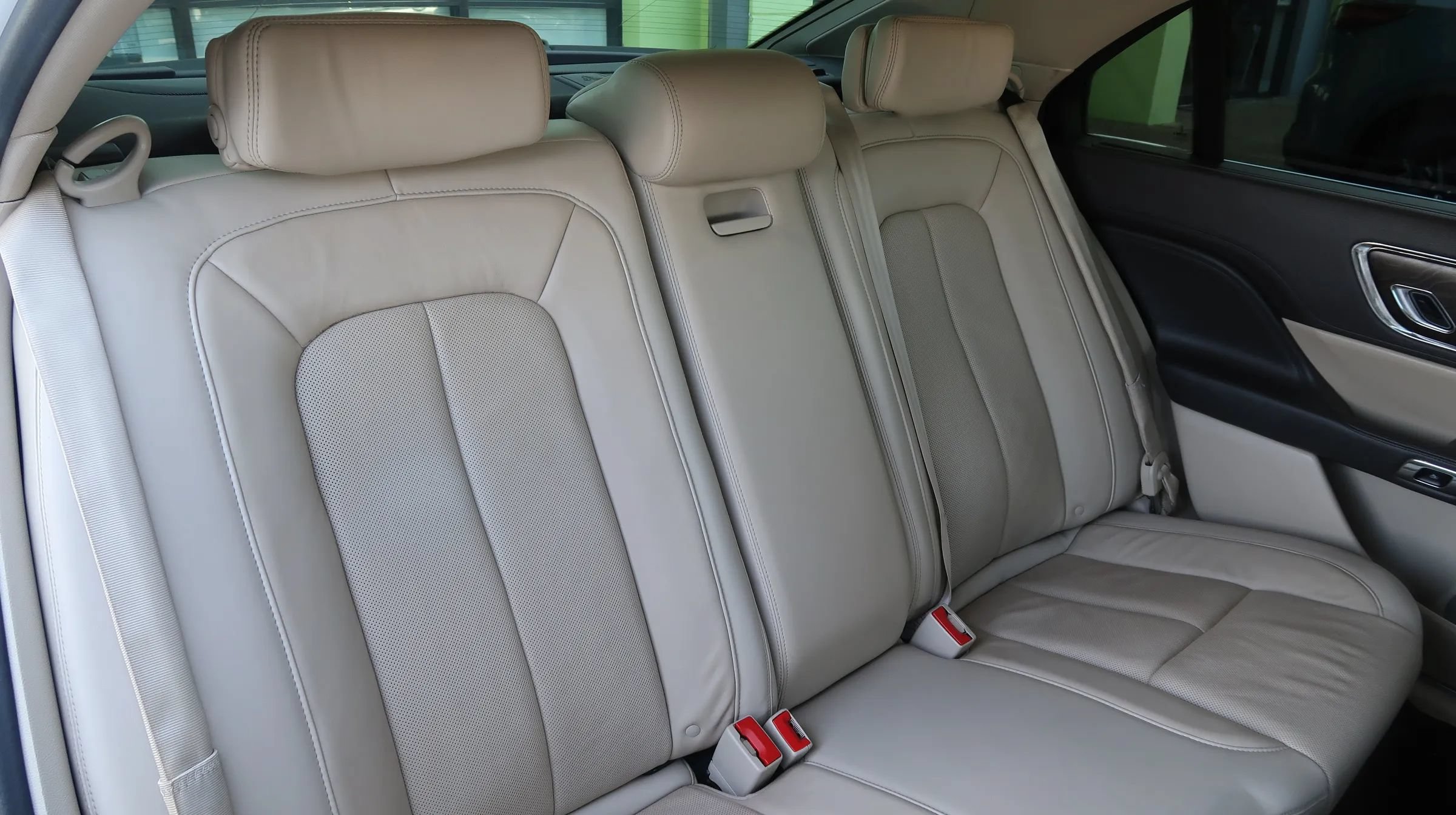 Used 2018 Lincoln Continental Reserve w/ Rear-seat Package FWD image 24