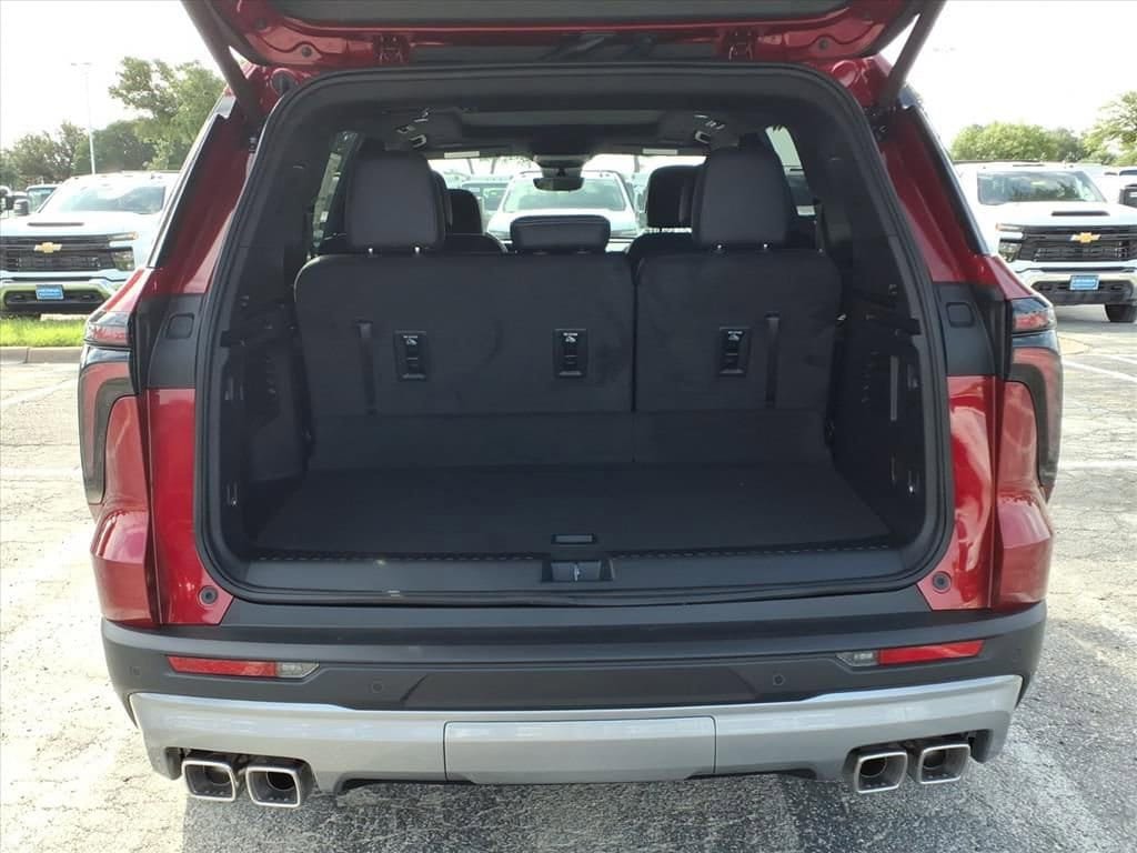 New 2026 Chevrolet Traverse LT w/ Sun and Wheel Package FWD image 12