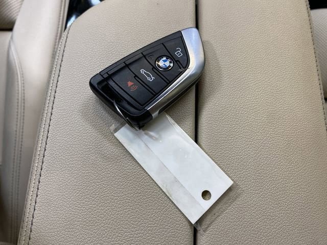 Used 2023 BMW 530e w/ Premium Package RWD image 46