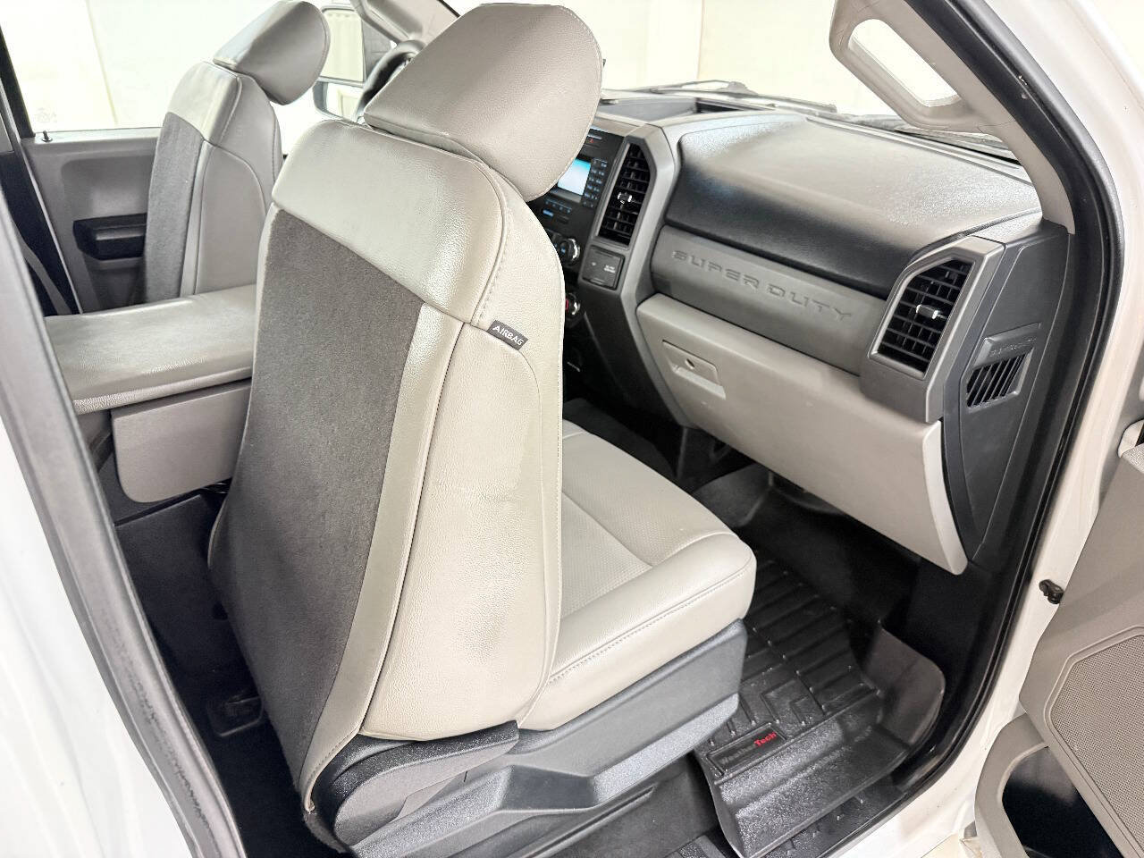 Used 2018 Ford F550 4x4 Regular Cab Super Duty image 32