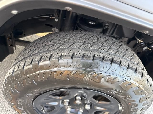 Used 2024 Jeep Gladiator Sport AWD/4WD image 12