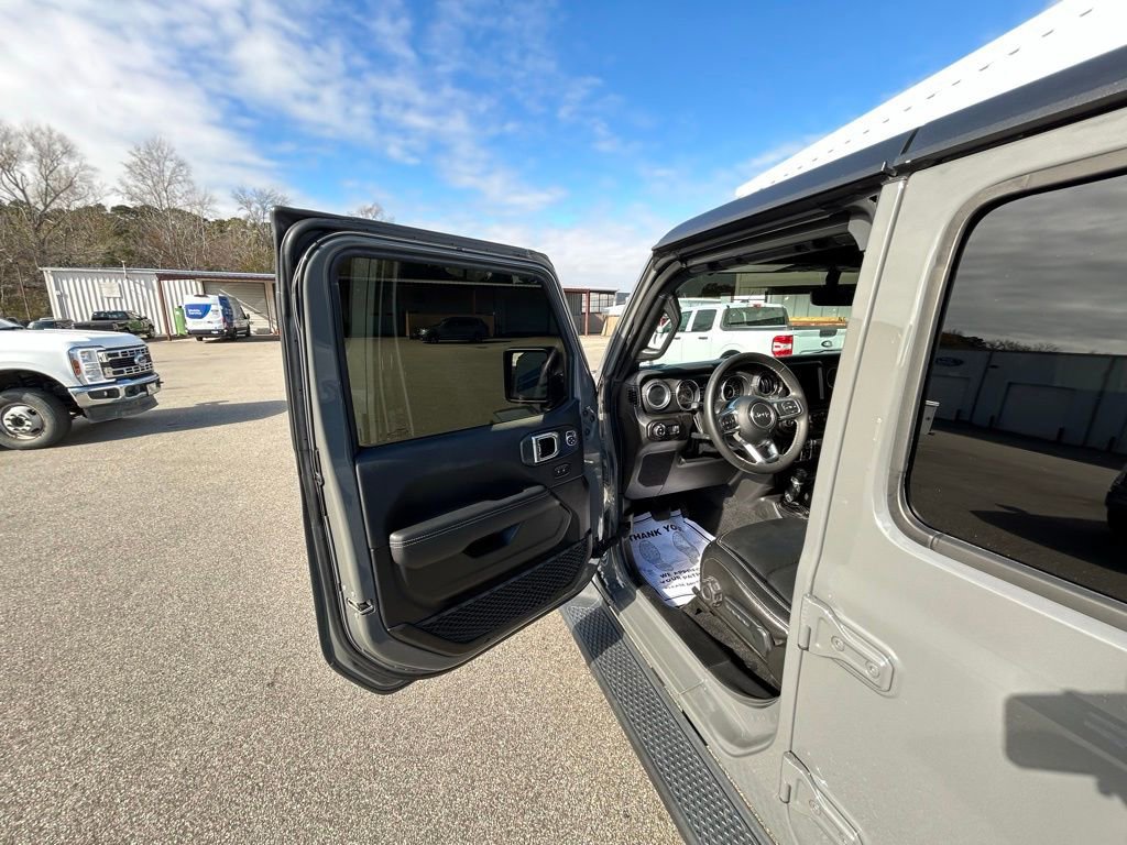 Used 2023 Jeep Gladiator Overland w/ Popular Equipment Package image 26