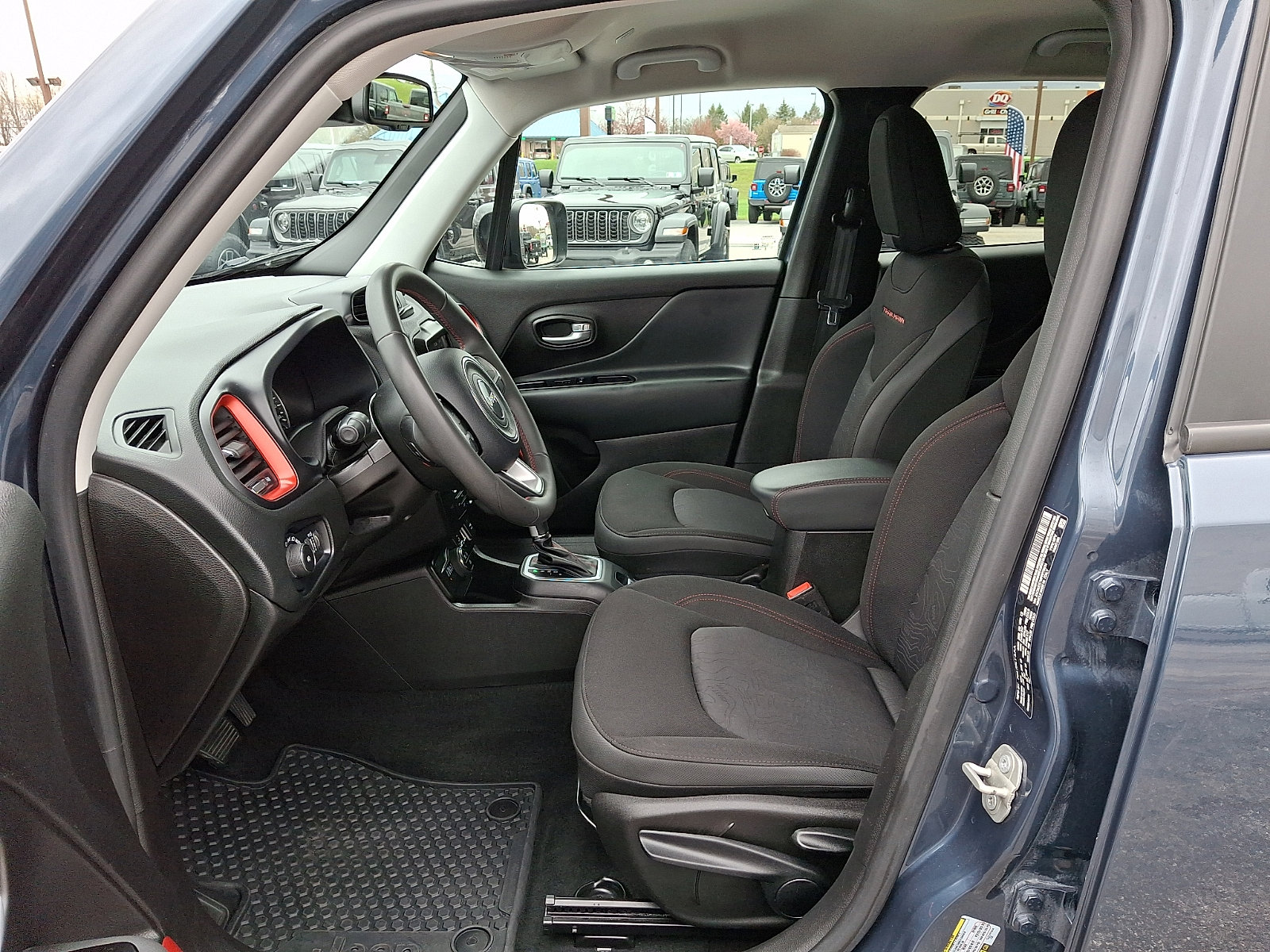 Used 2023 Jeep Renegade Trailhawk image 15