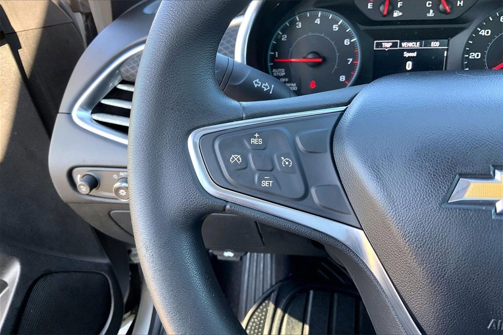 Used 2017 Chevrolet Malibu LT image 11