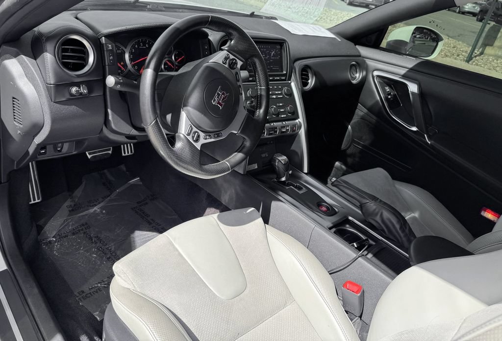 Used 2009 Nissan GT-R Premium AWD/4WD image 14
