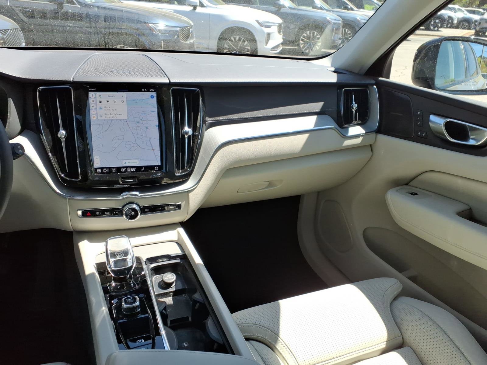 Used 2024 Volvo XC60 B5 Ultimate w/ Protection Package Premier image 14