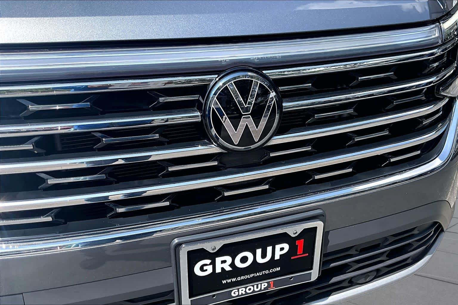 Used 2024 Volkswagen Atlas SEL AWD/4WD image 32