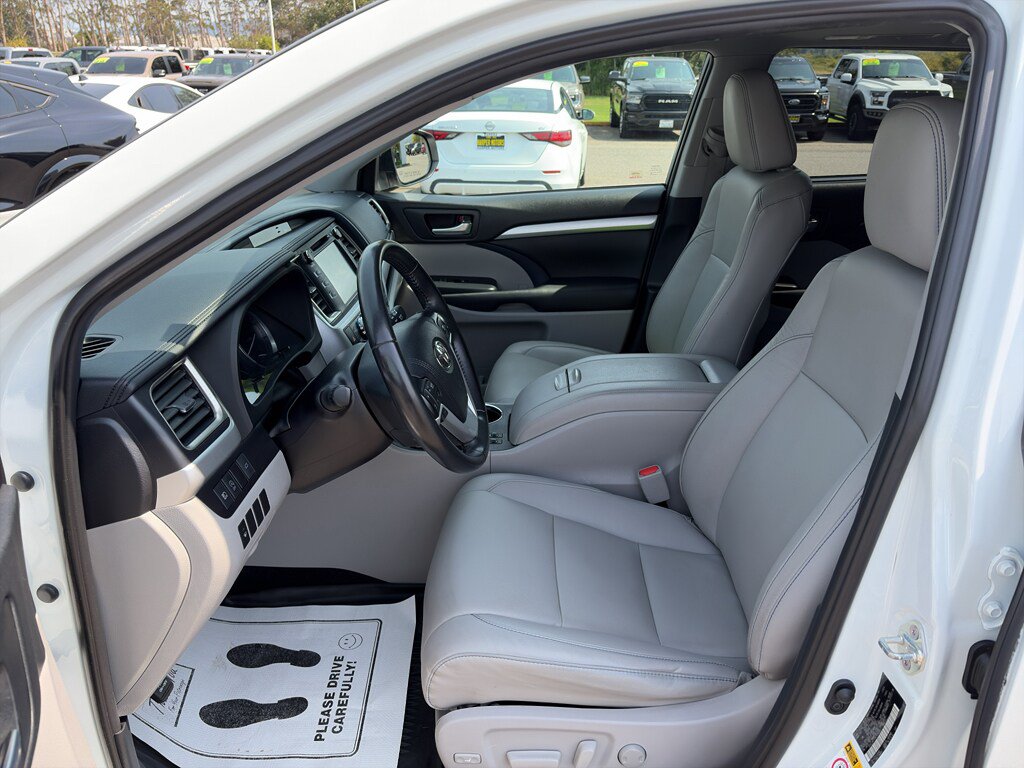 Used 2019 Toyota Highlander XLE AWD/4WD image 10