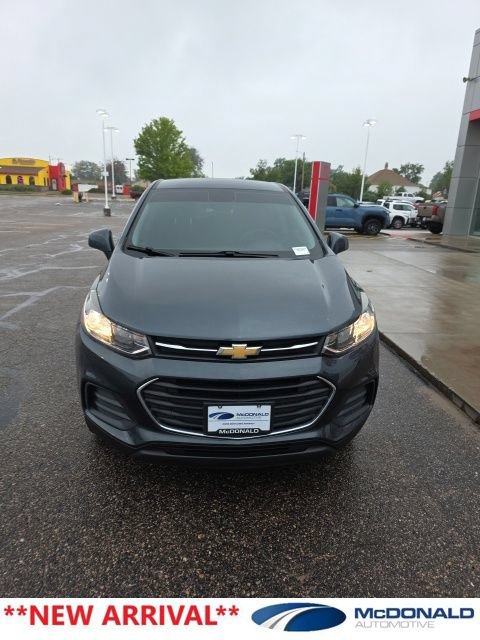 Used 2021 Chevrolet Trax LS w/ Tint and Cruise Package AWD/4WD image 8