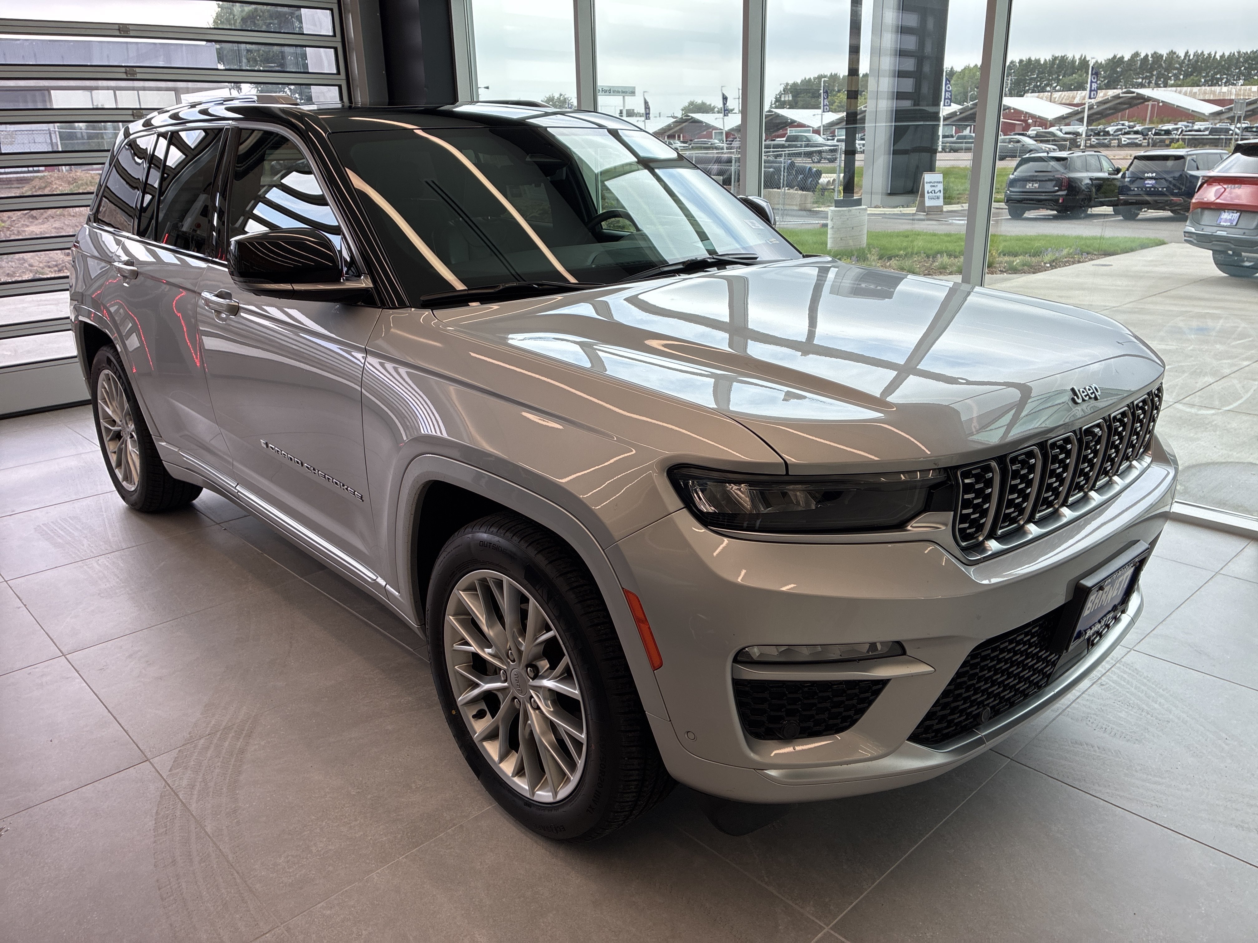 Certified 2024 Jeep Grand Cherokee Summit w/ Adv Protech Group IV AWD/4WD image 4