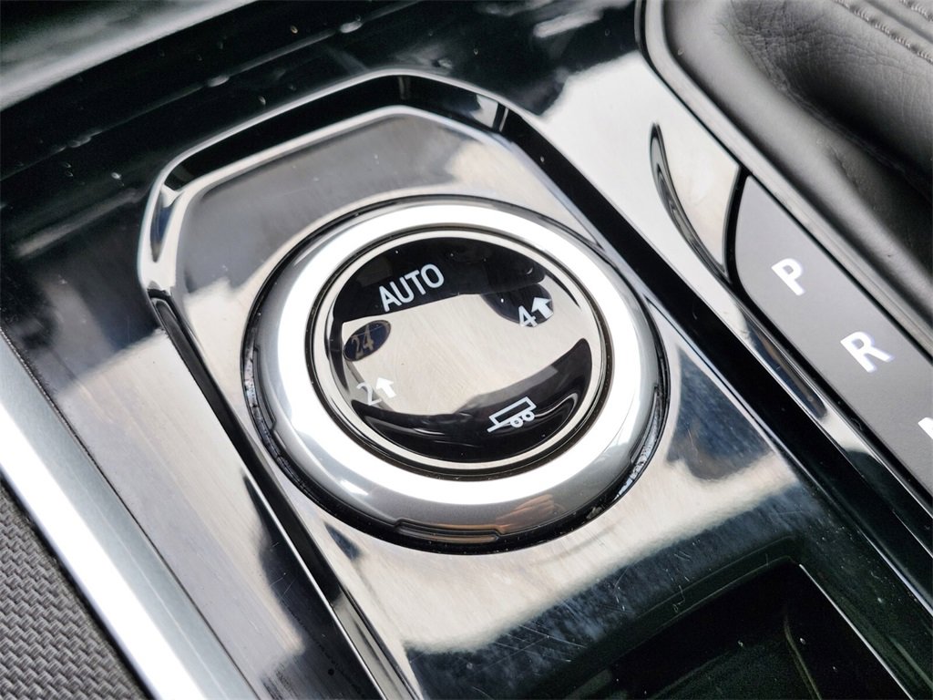 Used 2024 Chevrolet Colorado LT w/ LT Convenience Package II image 24