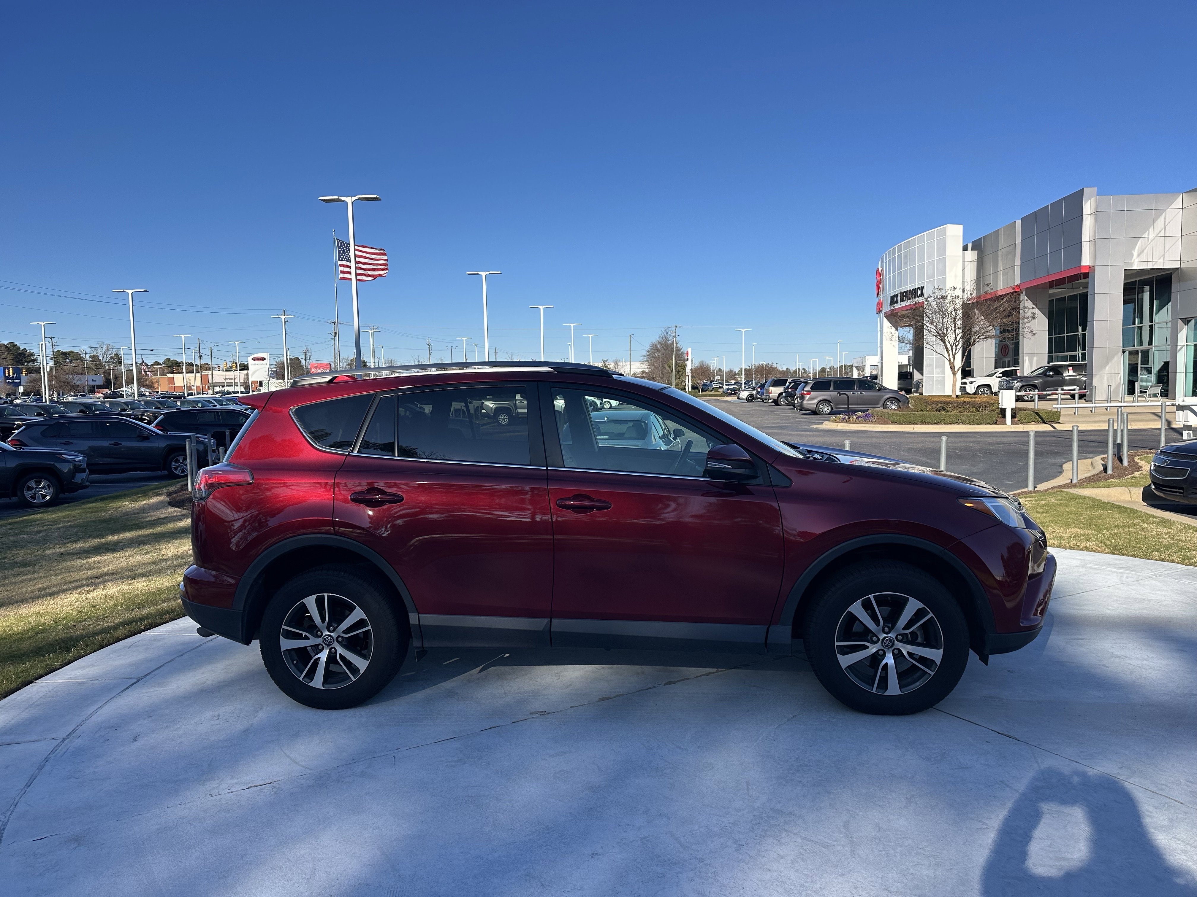 Used 2018 Toyota RAV4 XLE image 11