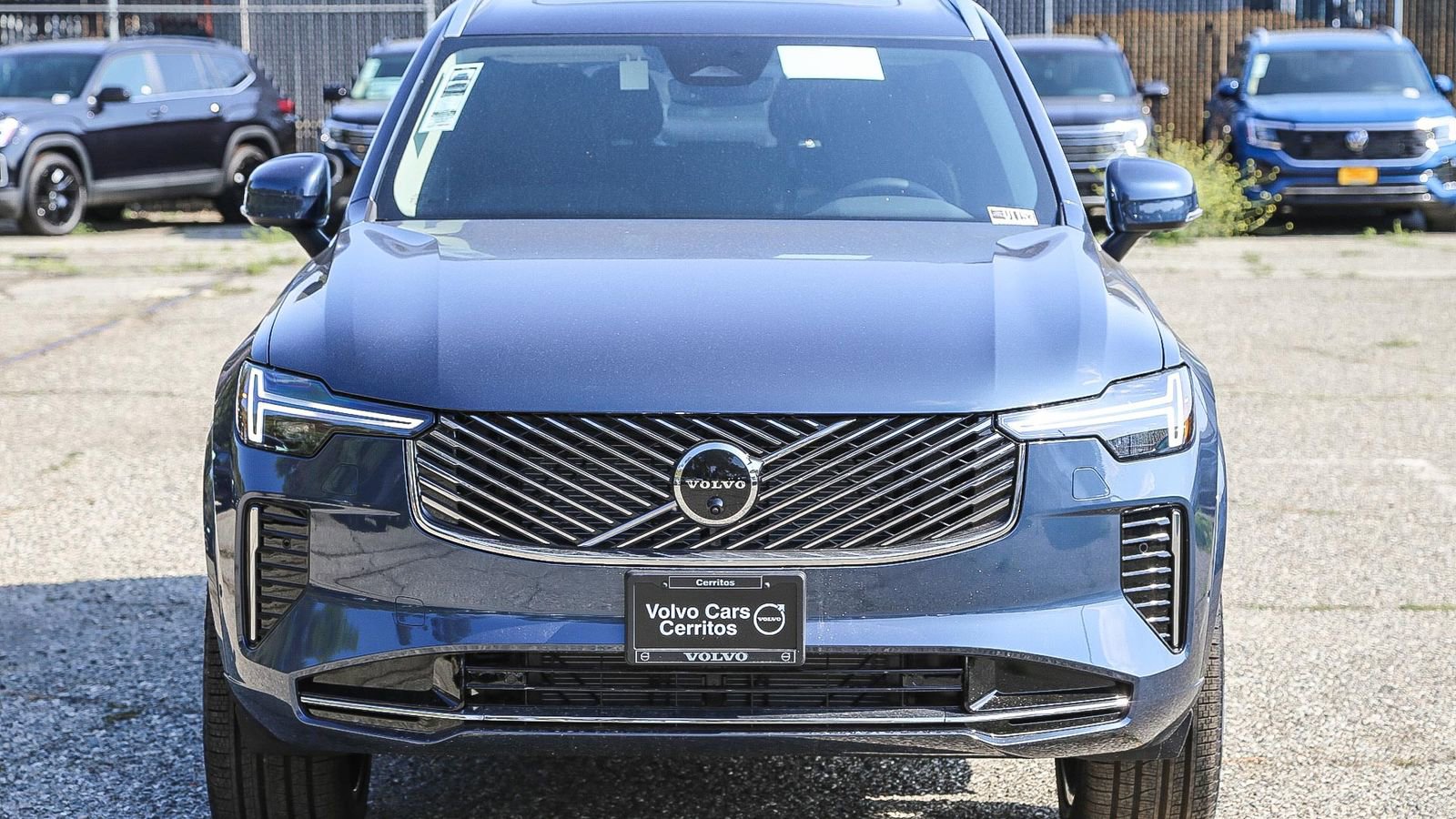 Used 2025 Volvo XC90 B6 Plus w/ Protection Package Premier AWD/4WD image 2