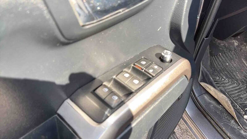 Used 2018 Toyota Tacoma Limited AWD/4WD image 19