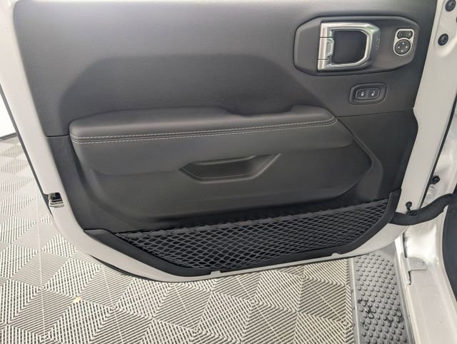 Used 2023 Jeep Wrangler Sahara w/ LED Lighting Group AWD/4WD image 10