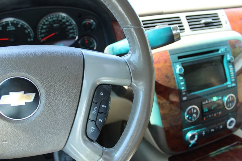 Used 2011 Chevrolet Suburban LTZ RWD image 44