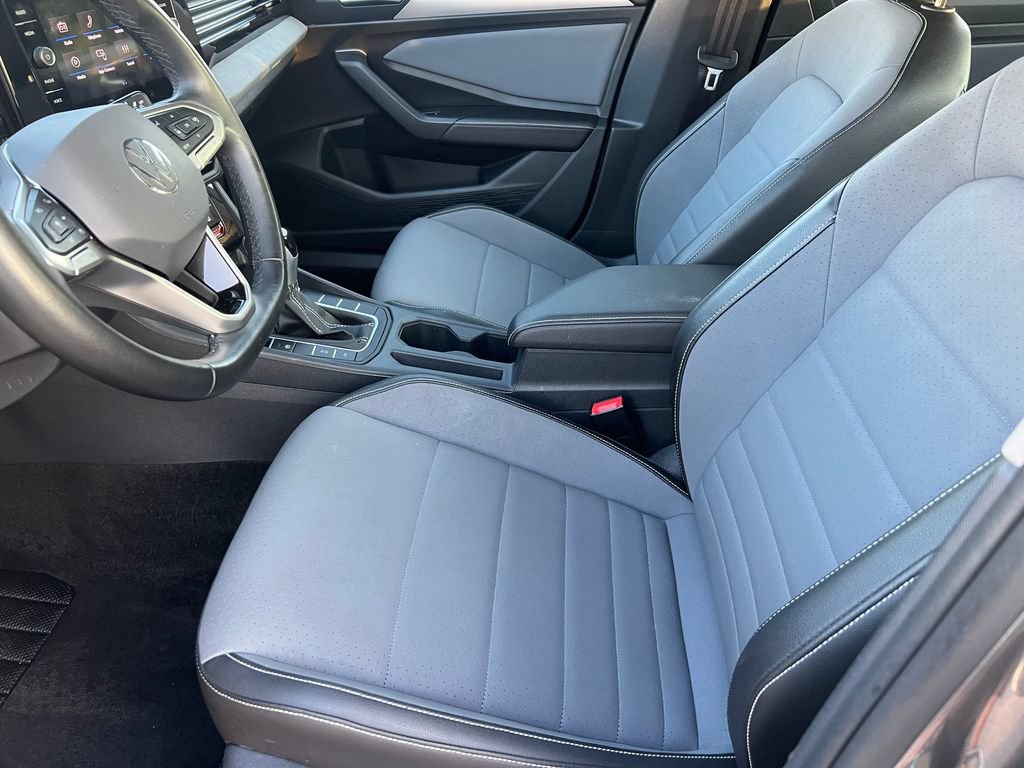 Used 2025 Volkswagen Jetta SE FWD image 10