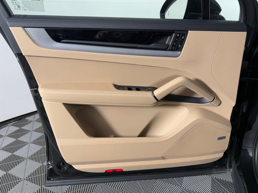 New 2026 Porsche Cayenne image 25