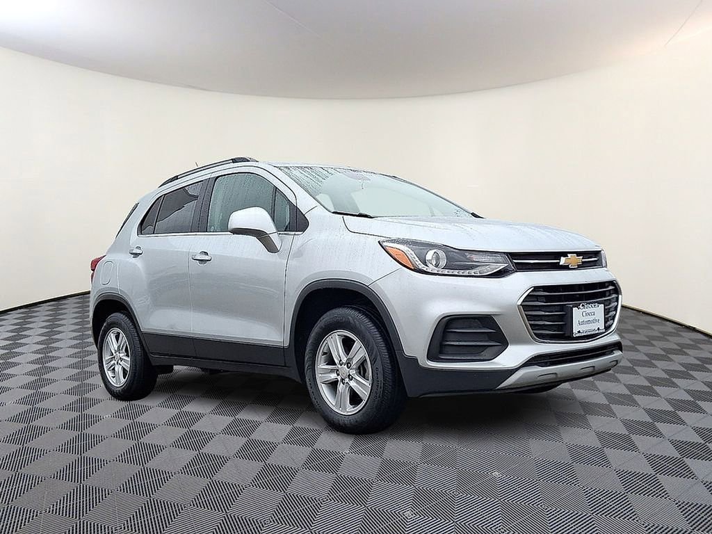 Used 2020 Chevrolet Trax LT w/ LT Convenience Package image 1