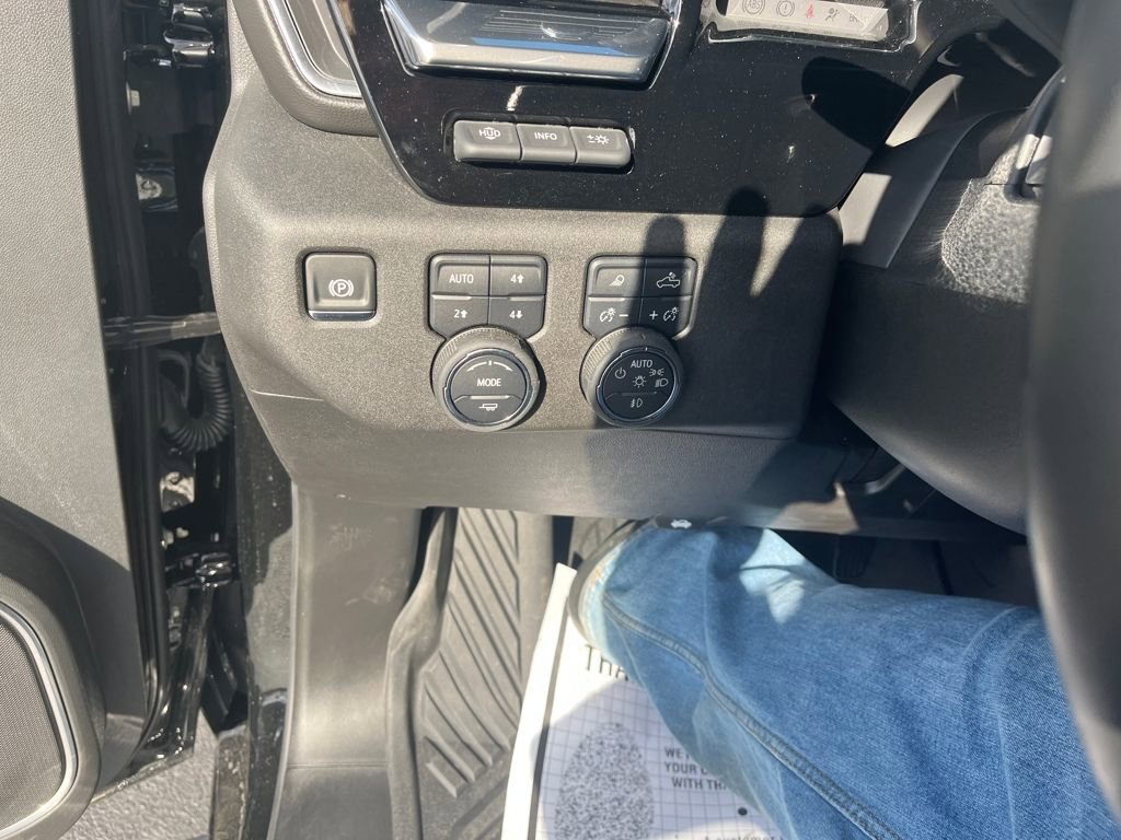 Used 2025 Chevrolet Silverado 3500 LTZ w/ LTZ Plus Package image 13