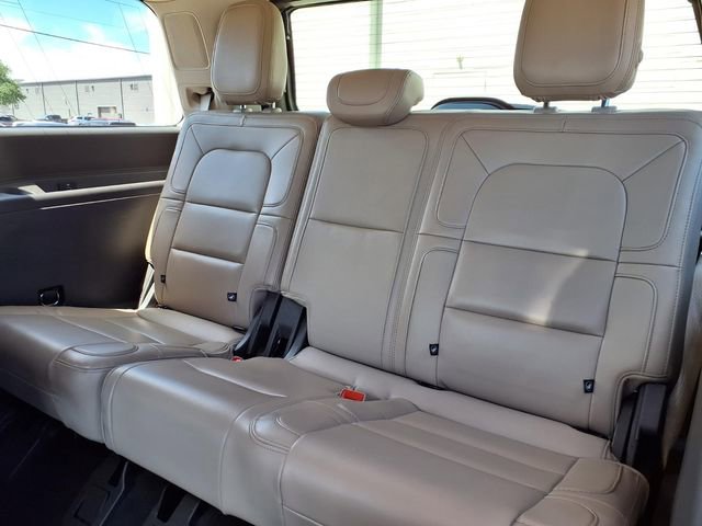 Used 2023 Lincoln Navigator Reserve AWD/4WD image 6