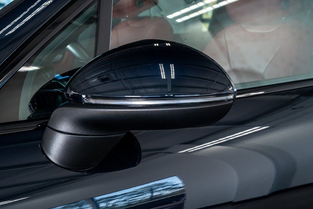 Used 2022 Porsche Cayenne Platinum Edition image 21