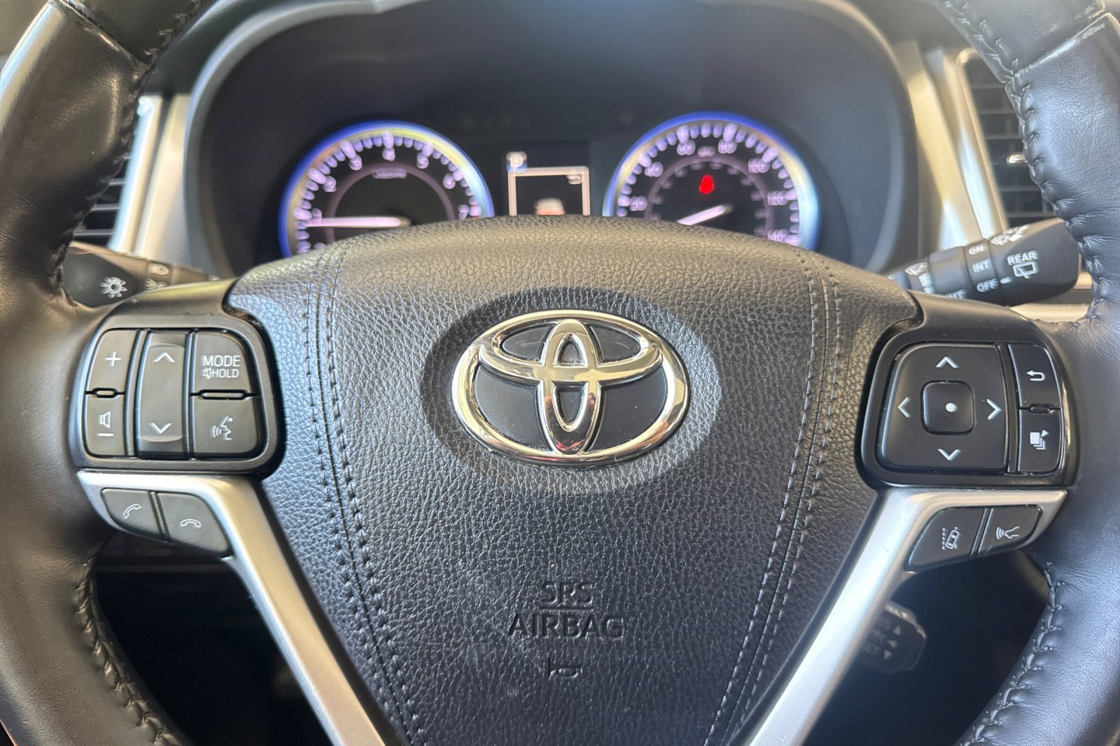 Used 2019 Toyota Highlander SE AWD/4WD image 10