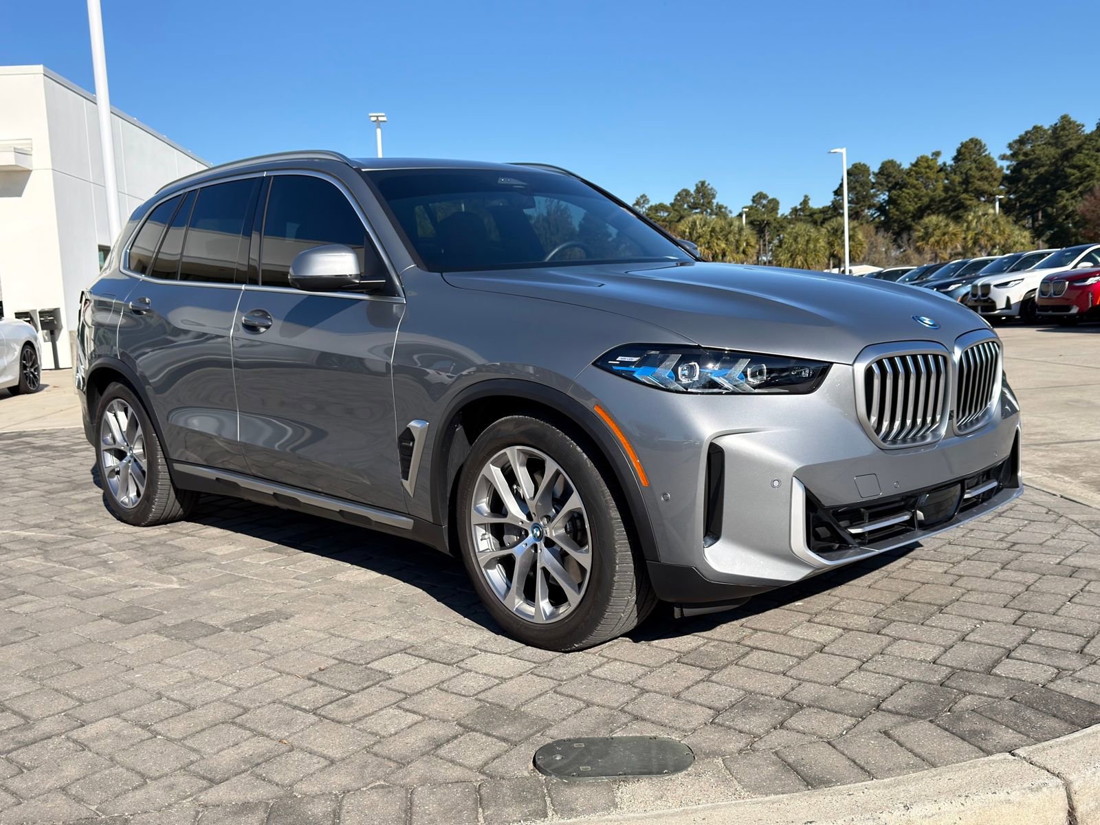 Used 2024 BMW X5 xDrive50e image 7