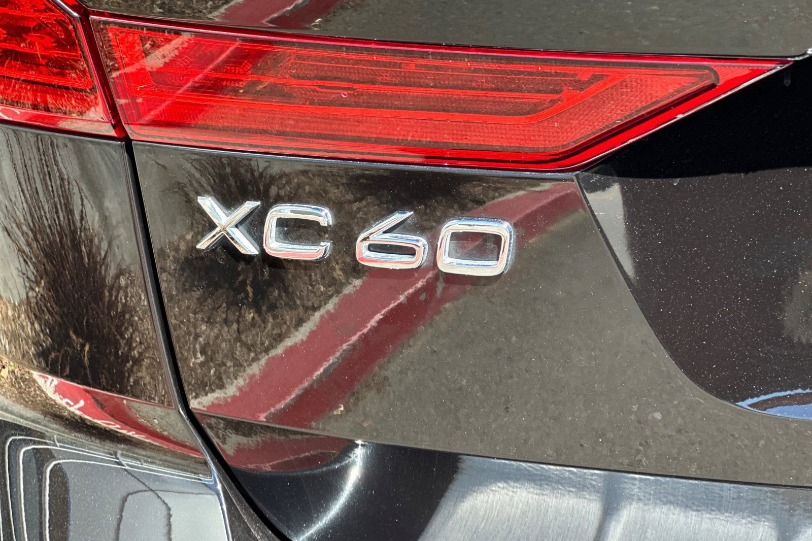 Certified 2023 Volvo XC60 T8 Ultimate AWD/4WD image 13