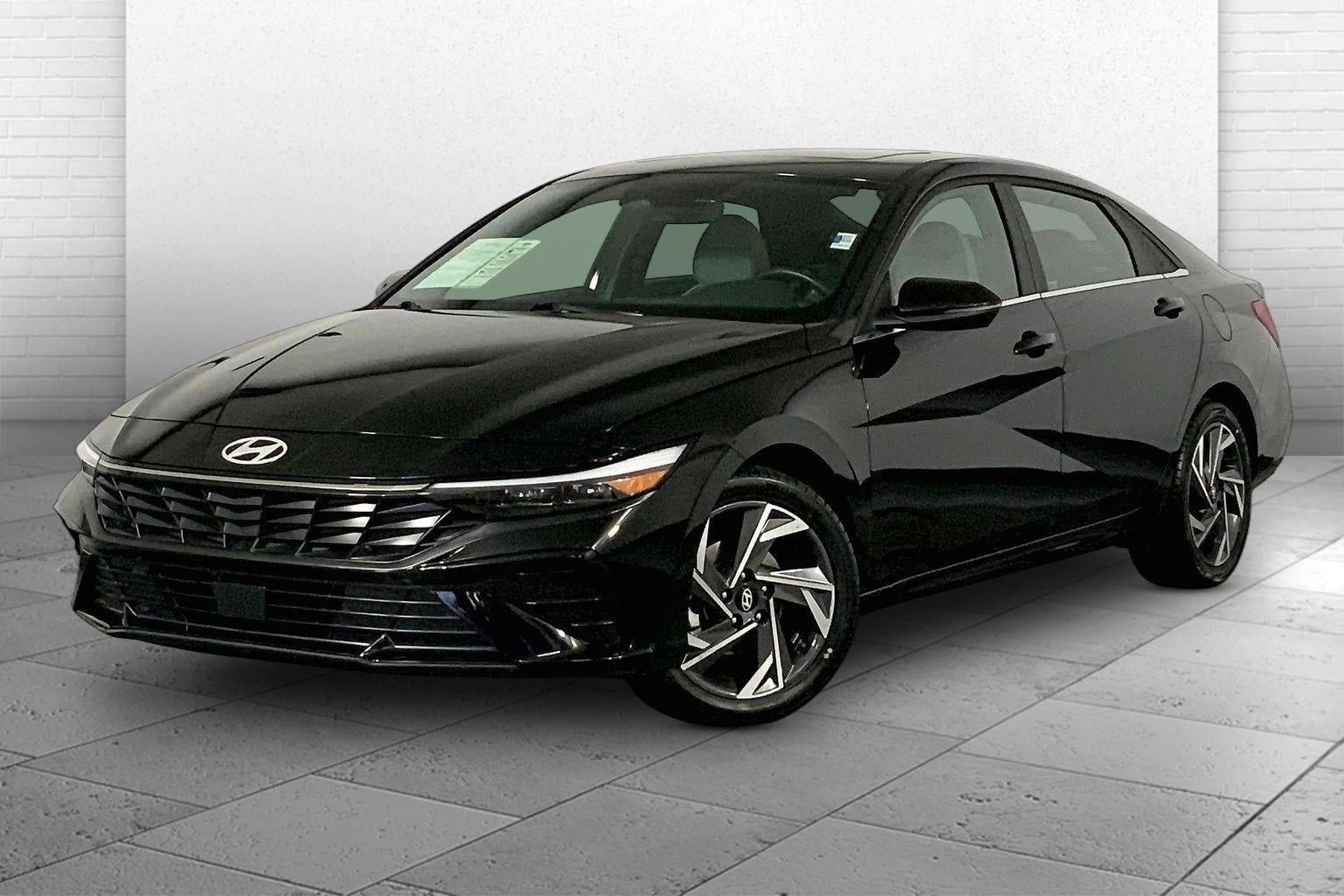 Used 2025 Hyundai Elantra Limited image 12