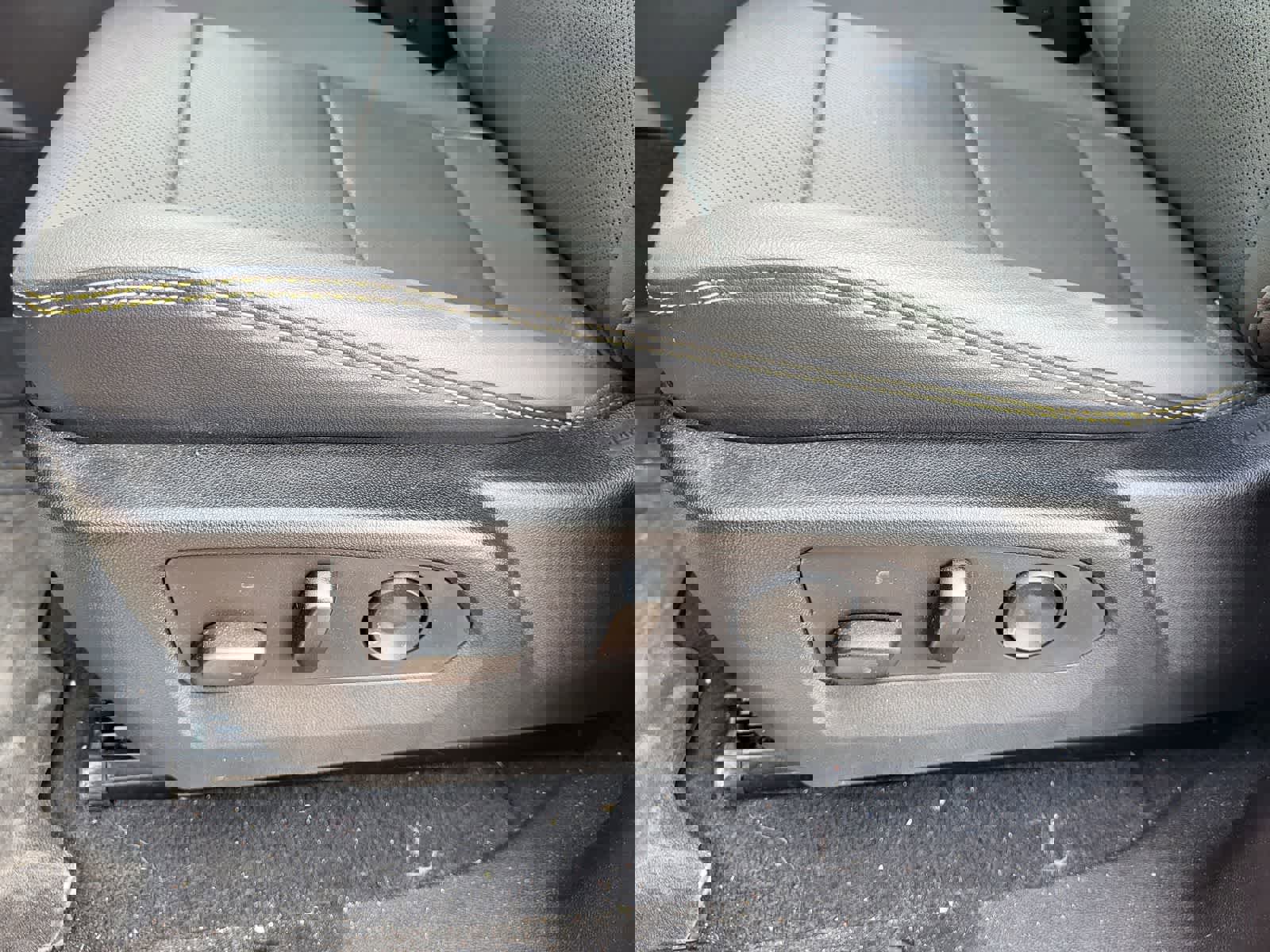 Used 2025 Chevrolet Colorado ZR2 w/ Technology Package image 13