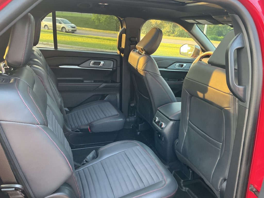 New 2026 Ford Explorer ST-Line w/ ST-Line Street Pack AWD/4WD image 16