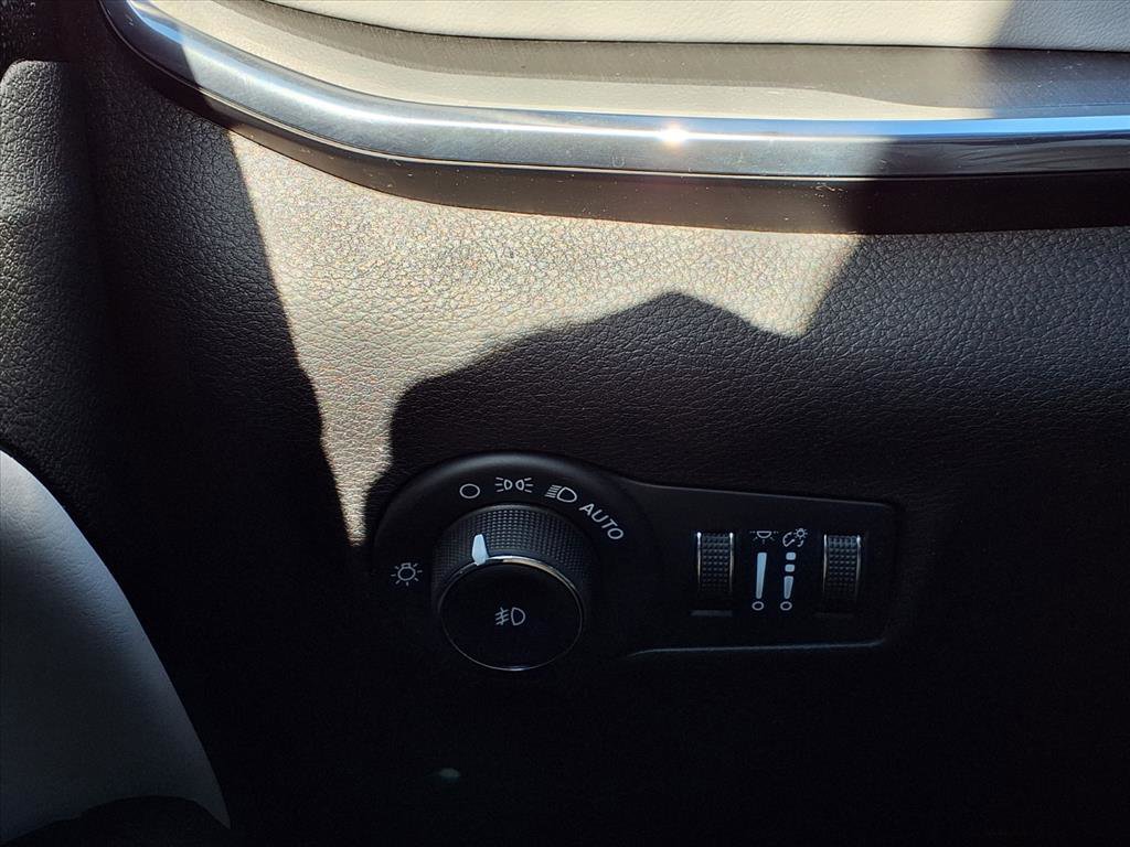 Used 2022 Jeep Compass Limited image 30