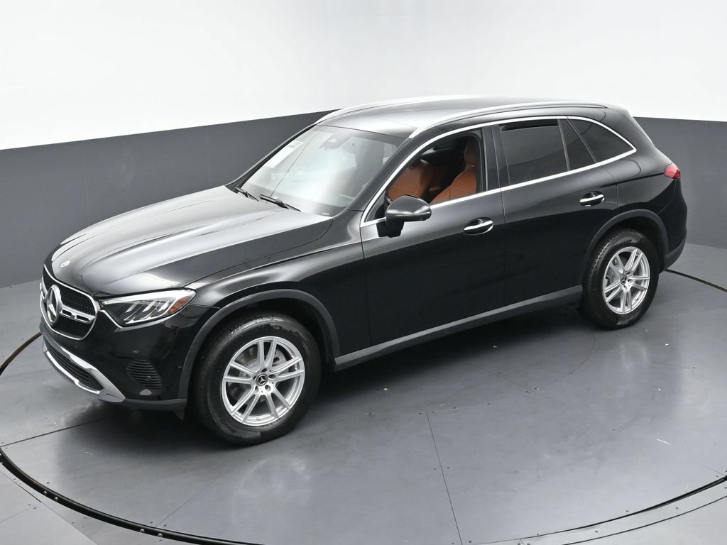 Used 2023 Mercedes-Benz GLC 300 4MATIC w/ Exclusive Trim Package image 39