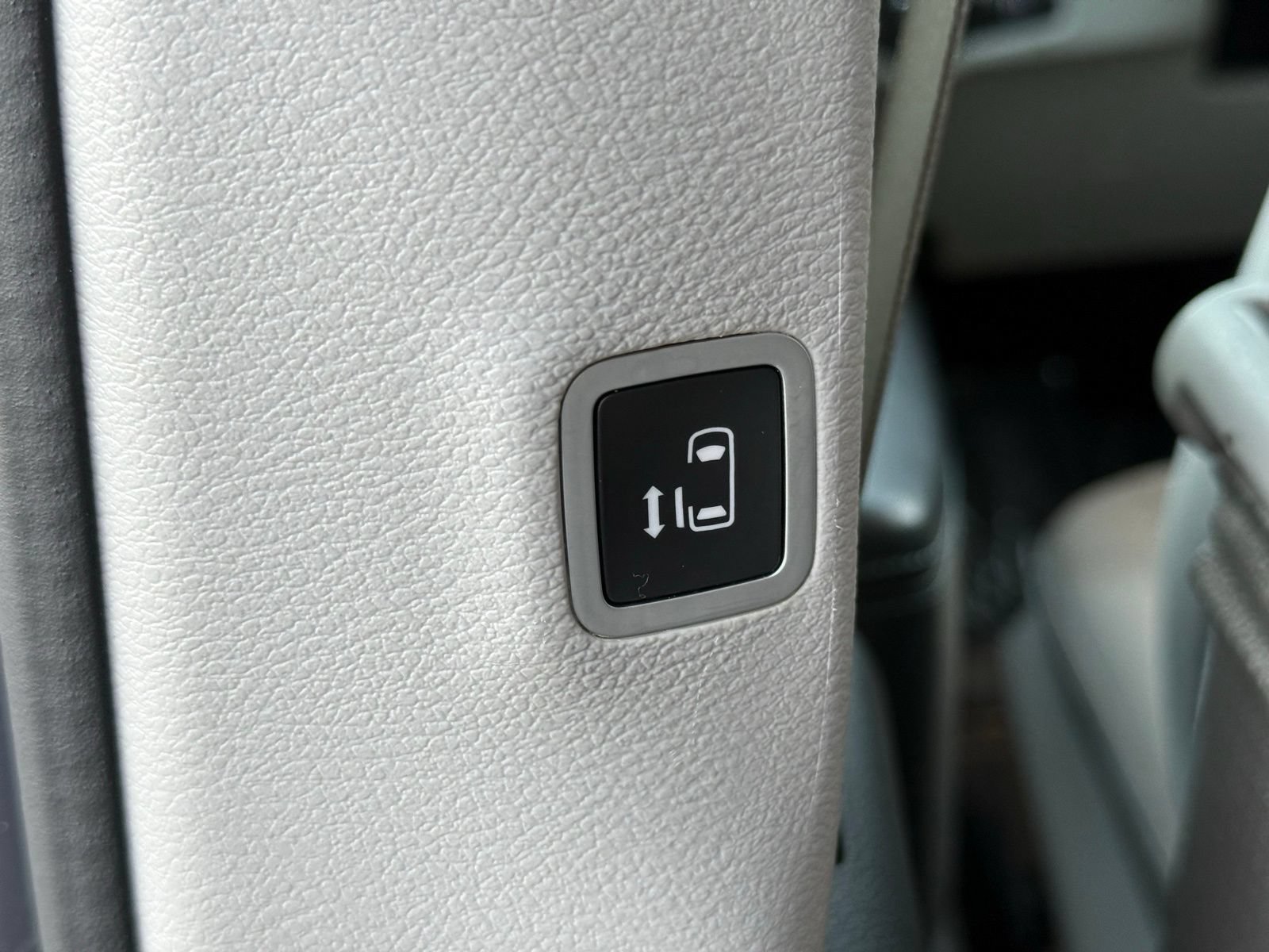 Used 2018 Chrysler Pacifica Touring Plus FWD image 22
