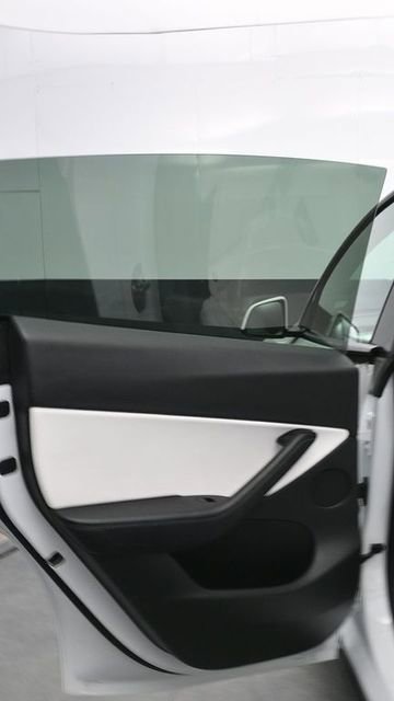 Used 2022 Tesla Model Y Long Range AWD/4WD image 16