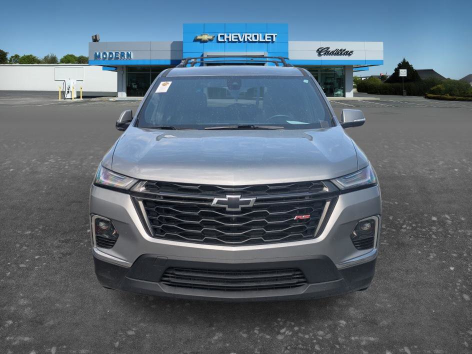 Used 2023 Chevrolet Traverse RS image 2