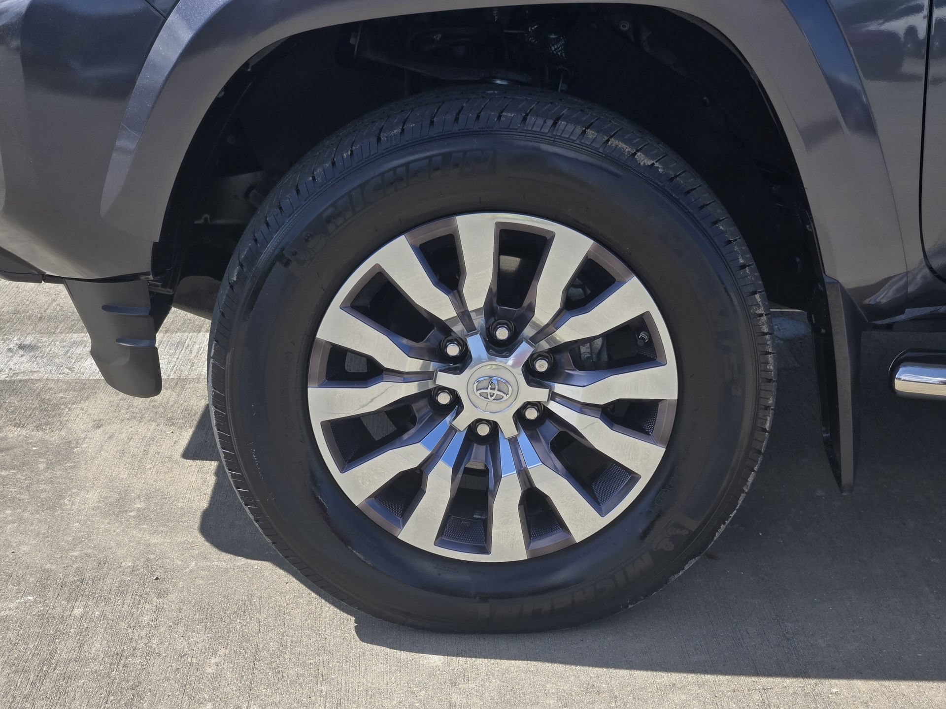 Used 2021 Toyota Tacoma Limited RWD image 12