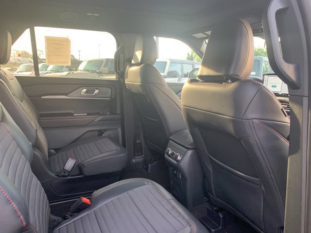 Used 2026 Ford Explorer ST-Line w/ ST-Line Street Pack AWD/4WD image 12