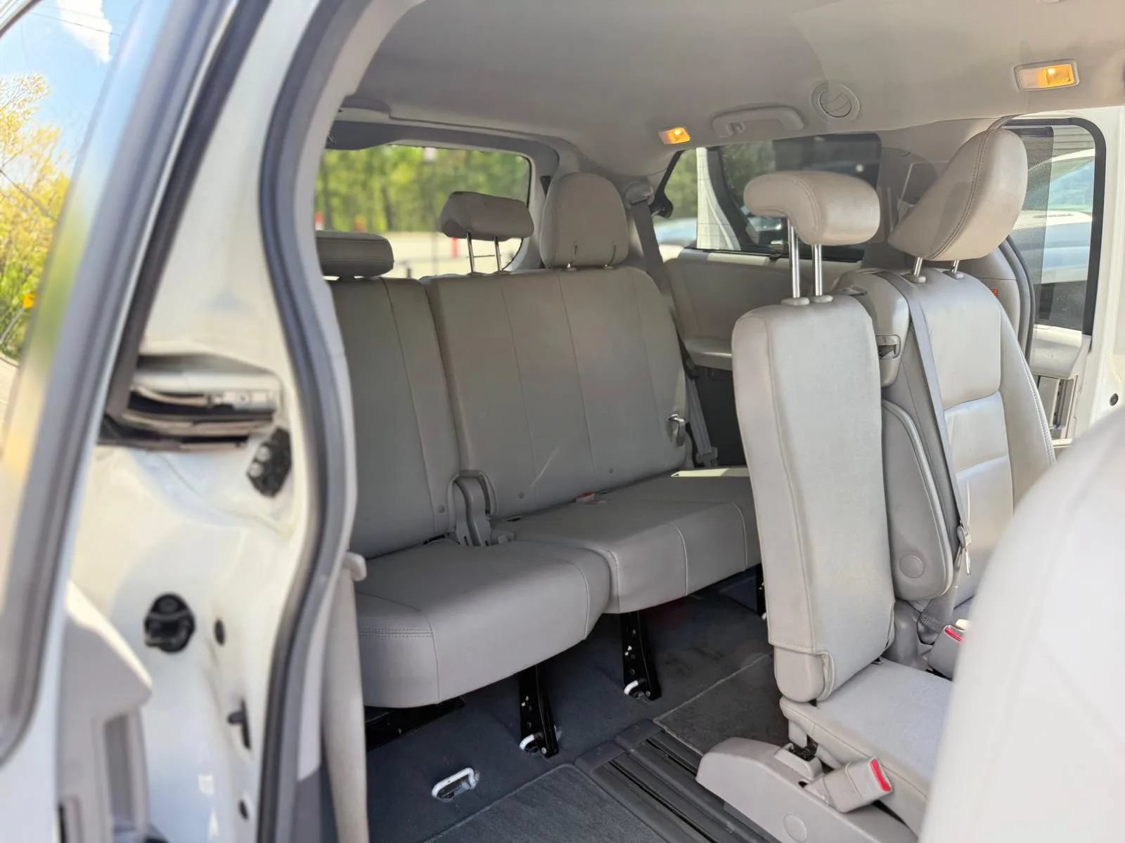 Used 2019 Toyota Sienna XLE w/ XLE Navigation Package FWD image 24